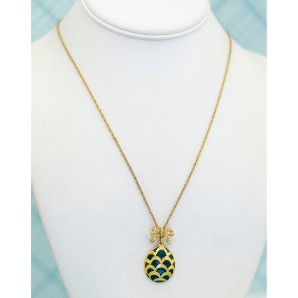 Vintage Mermaid Pendant Necklace 20 Inch by Avon - E3 - Picture 2 of 3